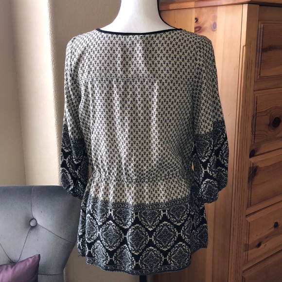 🌺 Maurices 3/4 Sleeve Blouse - Picture 6 of 8